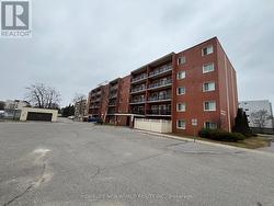 402 - 131 TAUNTON ROAD E Oshawa, ON L1G 3T8