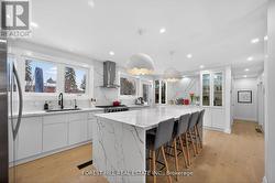 4 HOLMAN CRESCENT Aurora, ON L4G 1Z9