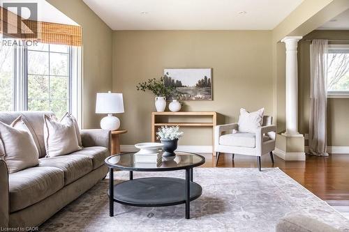 330 Strathcona Drive, Burlington, ON - Indoor Photo Showing Living Room