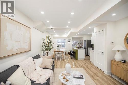 7 Stapleton Avenue, Hamilton, ON - Indoor Photo Showing Living Room