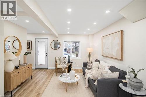 7 Stapleton Avenue, Hamilton, ON - Indoor Photo Showing Living Room