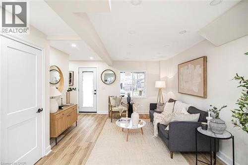 7 Stapleton Avenue, Hamilton, ON - Indoor Photo Showing Living Room