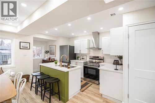 7 Stapleton Avenue, Hamilton, ON - Indoor Photo Showing Kitchen