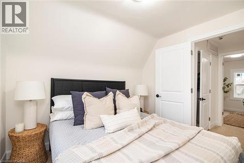 7 Stapleton Avenue, Hamilton, ON - Indoor Photo Showing Bedroom