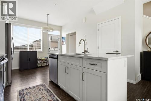 3218 Chuka Boulevard, Regina, SK - Indoor Photo Showing Kitchen