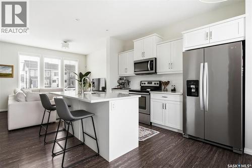 3218 Chuka Boulevard, Regina, SK - Indoor Photo Showing Kitchen With Upgraded Kitchen