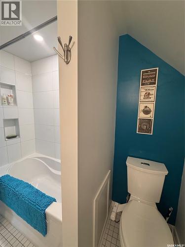 436 6Th Street E, Saskatoon, SK - Indoor Photo Showing Bathroom