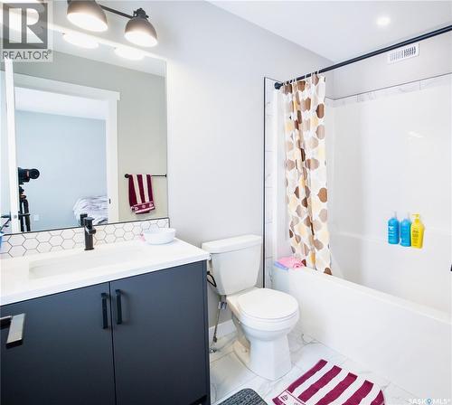 3060 Dumont Way, Regina, SK - Indoor Photo Showing Bathroom