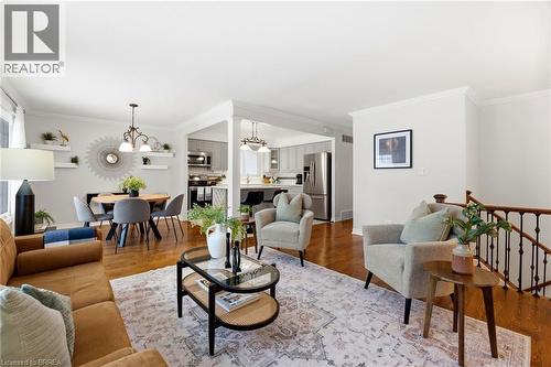 197 Hanover Place, Hamilton, ON - Indoor Photo Showing Living Room