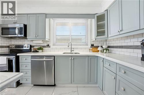 197 Hanover Place, Hamilton, ON - Indoor Photo Showing Kitchen With Double Sink With Upgraded Kitchen