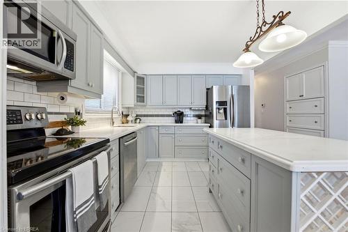 197 Hanover Place, Hamilton, ON - Indoor Photo Showing Kitchen With Upgraded Kitchen