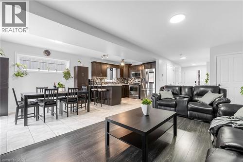 Living area featuring light wood finished floors - 160 Wallace Avenue S, Welland, ON - Indoor Photo Showing Living Room