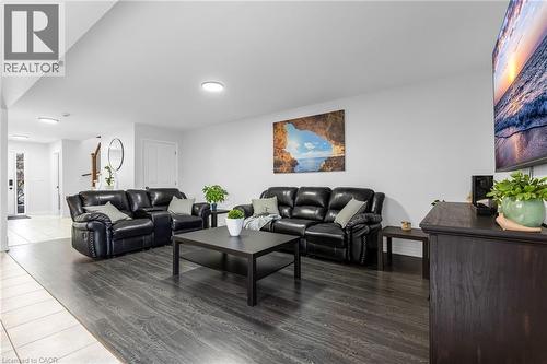 Living area featuring wood finished floors and baseboards - 160 Wallace Avenue S, Welland, ON - Indoor Photo Showing Living Room