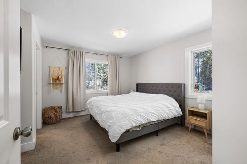 8529 Hwy 95A, Kimberley, BC - Indoor Photo Showing Bedroom