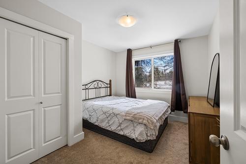8529 Hwy 95A, Kimberley, BC - Indoor Photo Showing Bedroom