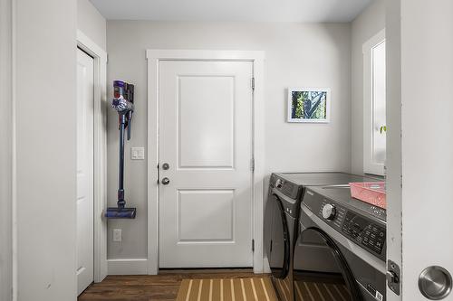 8529 Hwy 95A, Kimberley, BC - Indoor Photo Showing Laundry Room