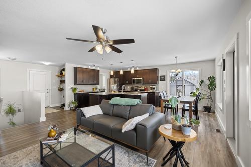 8529 Hwy 95A, Kimberley, BC - Indoor Photo Showing Living Room