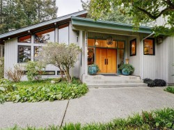 10720 Derrick Rd North Saanich, BC V8L 5M8