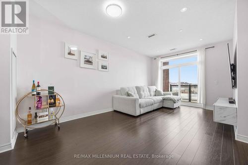 504 - 7325 Markham Road, Markham, ON - Indoor Photo Showing Living Room
