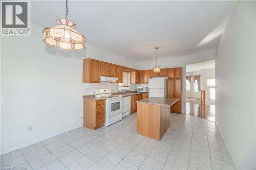 802 Coldstream Drive, Oshawa, ON - Indoor Photo Showing Kitchen