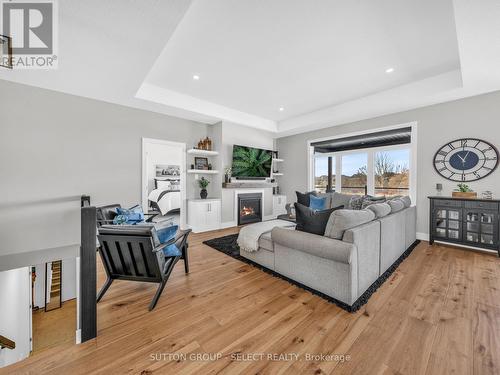 2222 Linkway Boulevard, London South (South A), ON - Indoor Photo Showing Living Room
