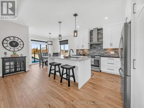2222 Linkway Boulevard, London South (South A), ON - Indoor Photo Showing Kitchen With Upgraded Kitchen