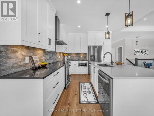 2222 Linkway Boulevard, London South (South A), ON - Indoor Photo Showing Kitchen With Double Sink With Upgraded Kitchen