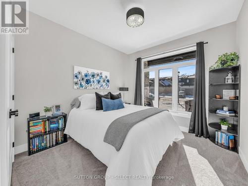 2222 Linkway Boulevard, London South (South A), ON - Indoor Photo Showing Bedroom