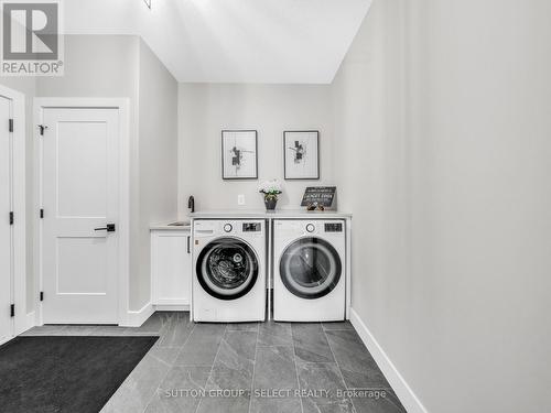 2222 Linkway Boulevard, London South (South A), ON - Indoor Photo Showing Laundry Room