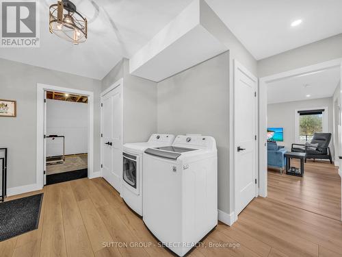 2222 Linkway Boulevard, London South (South A), ON - Indoor Photo Showing Laundry Room