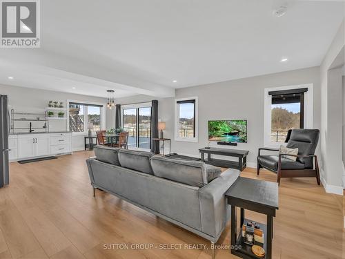 2222 Linkway Boulevard, London South (South A), ON - Indoor Photo Showing Living Room