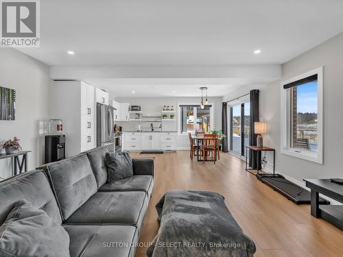 2222 Linkway Boulevard, London South (South A), ON - Indoor Photo Showing Living Room