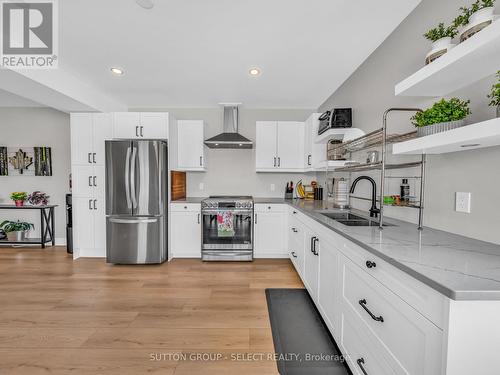 2222 Linkway Boulevard, London South (South A), ON - Indoor Photo Showing Kitchen With Double Sink