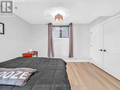 2222 Linkway Boulevard, London South (South A), ON - Indoor Photo Showing Bedroom