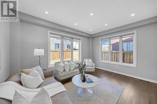 1231 Graham Clapp Avenue, Oshawa, ON - Indoor Photo Showing Living Room