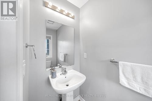 1231 Graham Clapp Avenue, Oshawa, ON - Indoor Photo Showing Bathroom
