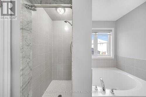 1231 Graham Clapp Avenue, Oshawa, ON - Indoor Photo Showing Bathroom