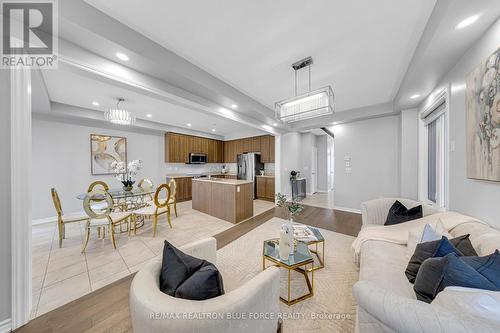 1231 Graham Clapp Avenue, Oshawa, ON - Indoor Photo Showing Living Room