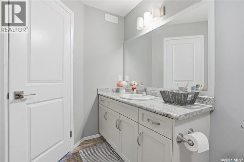 223 Eaton Crescent, Saskatoon, SK - Indoor Photo Showing Bathroom