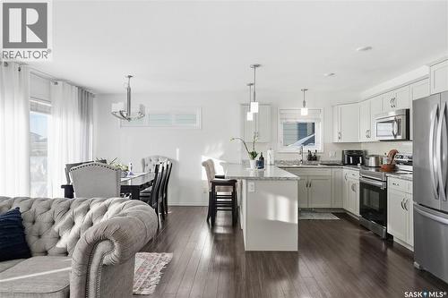 223 Eaton Crescent, Saskatoon, SK - Indoor Photo Showing Kitchen With Stainless Steel Kitchen With Upgraded Kitchen