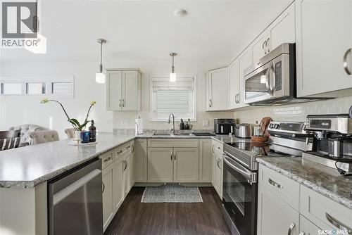 223 Eaton Crescent, Saskatoon, SK - Indoor Photo Showing Kitchen With Stainless Steel Kitchen With Upgraded Kitchen