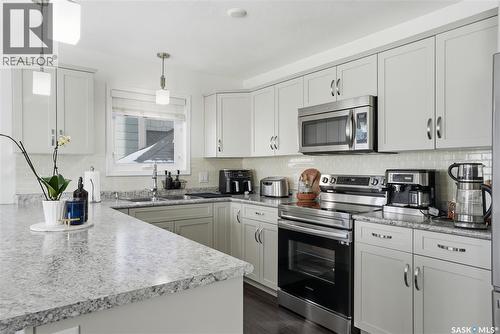 223 Eaton Crescent, Saskatoon, SK - Indoor Photo Showing Kitchen With Double Sink