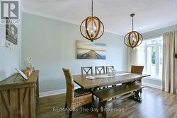 Dining area overlooking kitchen - 