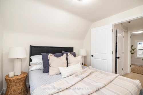 7 Stapleton Avenue, Hamilton, ON - Indoor Photo Showing Bedroom