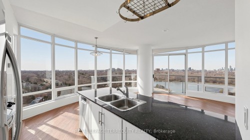 2205-15 Windermere Avenue, Toronto, ON - Indoor Photo Showing Kitchen With Double Sink