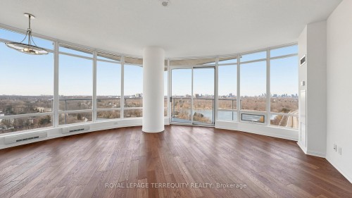 2205-15 Windermere Avenue, Toronto, ON - Indoor Photo Showing Living Room