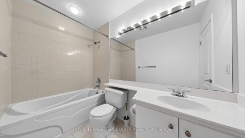 2205-15 Windermere Avenue, Toronto, ON - Indoor Photo Showing Bathroom