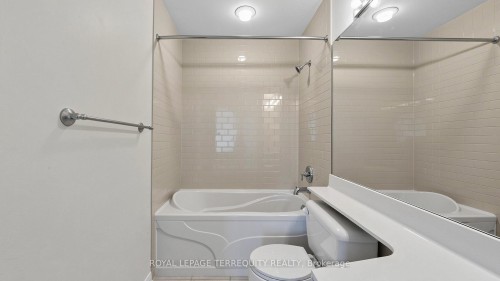 2205-15 Windermere Avenue, Toronto, ON - Indoor Photo Showing Bathroom