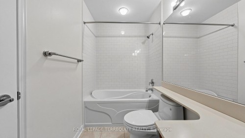 2205-15 Windermere Avenue, Toronto, ON - Indoor Photo Showing Bathroom