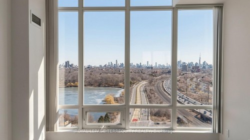 2205-15 Windermere Avenue, Toronto, ON - Indoor Photo Showing Other Room